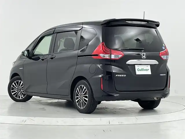 ホンダ フリード ハイブリット EX 大阪府 2016(平28)年 6.6万km クリスタルブラックパール ホンダセンシング/　・衝突軽減ブレーキ CMBS/　・誤発進抑制機能/　・アダプティブクルーズコントロール　ACC/　・車線維持支援システム　LKAS/　・歩行者事故低減ステアリング/　・路外逸脱抑制機能/　・先行車発進お知らせ機能/　・標識認識機能/純正SDナビ【VXM-175VFi】/　CD/DVD/MSV/Bluetooth/フルセグ/バックカメラ/両後パワースライドドア/ハーフレザーシート/前席シートヒーター/純正LEDヘッドライト/アクティブコーナリングライト/フォグランプ/ハーフレザーシート/シートヒーター/スマートキー/ビルトインETC/本革巻きステアリング/ドアバイザー