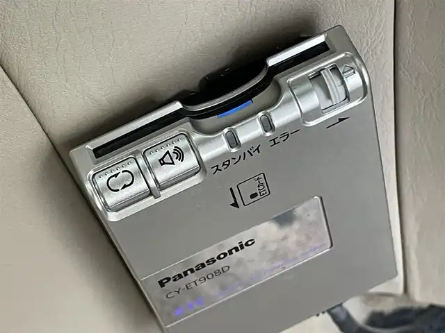 トヨタ ランドクルーザー VX－LTD Gセレクション 群馬県 2004(平16)年 9.6万km ホワイトパールクリスタルシャイン 安全装備/・クルーズコントロール/・オートライト/純正DVDナビ/・AM/FM/CD/MD/バックカメラ/サンルーフ/前席パワーシート/前席シートヒーター/4WD/ETC/ハイトコントロール/フォグランプ/社外エアロ/純正フロアマット/純正ドアバイザー