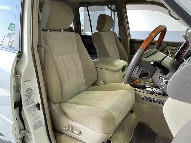 トヨタ ランドクルーザー VX－LTD Gセレクション 群馬県 2004(平16)年 9.6万km ホワイトパールクリスタルシャイン 安全装備/・クルーズコントロール/・オートライト/純正DVDナビ/・AM/FM/CD/MD/バックカメラ/サンルーフ/前席パワーシート/前席シートヒーター/4WD/ETC/ハイトコントロール/フォグランプ/社外エアロ/純正フロアマット/純正ドアバイザー