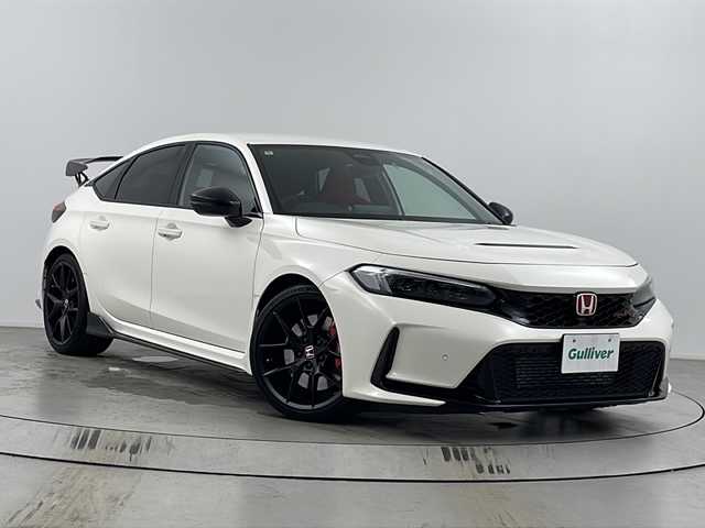 ホンダ シビック タイプR 埼玉県 2024(令6)年 0.8万km チャンピオンシップホワイト ワンオーナー　/純正コネクトナビ　/　BT/フルセグ/バックカメラ　/ビルトインＥＴＣ２．０　/ブラインドスポットモニター　/ホンダセンシング/・追従式クルーズコントロール　/・衝突軽減システム　/・踏み間違い抑制機能/・車線維持支援システム/・コーナーセンサー　/純正アルミホイール　/社外フロアマット