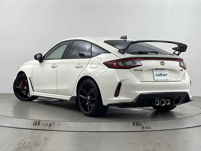 ホンダ シビック タイプR 埼玉県 2024(令6)年 0.8万km チャンピオンシップホワイト ワンオーナー　/純正コネクトナビ　/　BT/フルセグ/バックカメラ　/ビルトインＥＴＣ２．０　/ブラインドスポットモニター　/ホンダセンシング/・追従式クルーズコントロール　/・衝突軽減システム　/・踏み間違い抑制機能/・車線維持支援システム/・コーナーセンサー　/純正アルミホイール　/社外フロアマット