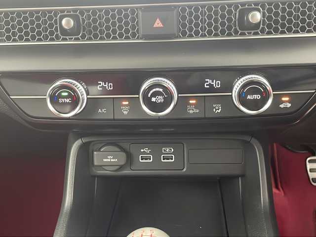 ホンダ シビック タイプR 埼玉県 2024(令6)年 0.8万km チャンピオンシップホワイト ワンオーナー　/純正コネクトナビ　/　BT/フルセグ/バックカメラ　/ビルトインＥＴＣ２．０　/ブラインドスポットモニター　/ホンダセンシング/・追従式クルーズコントロール　/・衝突軽減システム　/・踏み間違い抑制機能/・車線維持支援システム/・コーナーセンサー　/純正アルミホイール　/社外フロアマット