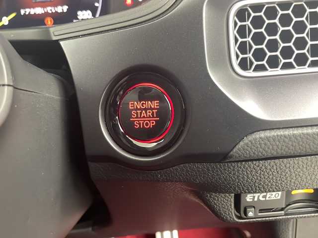 ホンダ シビック タイプR 埼玉県 2024(令6)年 0.8万km チャンピオンシップホワイト ワンオーナー　/純正コネクトナビ　/　BT/フルセグ/バックカメラ　/ビルトインＥＴＣ２．０　/ブラインドスポットモニター　/ホンダセンシング/・追従式クルーズコントロール　/・衝突軽減システム　/・踏み間違い抑制機能/・車線維持支援システム/・コーナーセンサー　/純正アルミホイール　/社外フロアマット