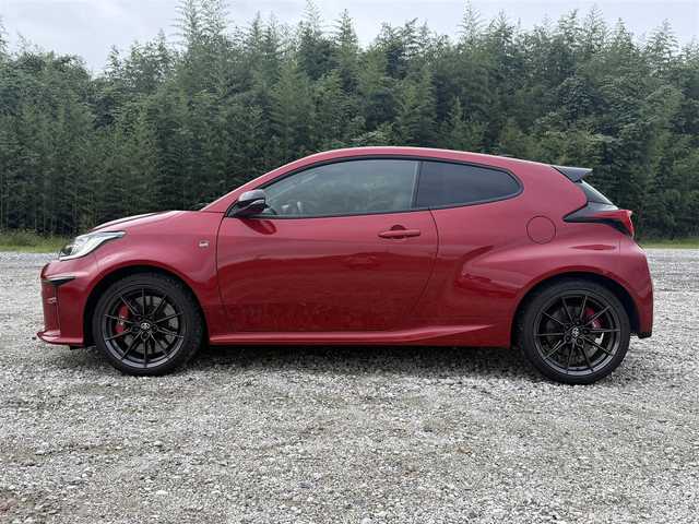 トヨタ ＧＲヤリス RZ ハイパフォーマンス 兵庫県 2023(令5)年 2.4万km エモーショナルレッドⅡ 純正ディスプレイオーディオ/ヘッドアップディスプレイ/バックカメラ/JBLサウンド/ドライブレコーダー/レーダークルコン/ブラインドスポットモニター/ステアリングヒーター/シートヒーター/黒ハーフレザーシート/純正18インチAW