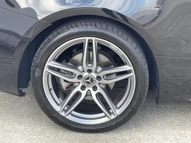 メルセデス・ベンツ Ｅ２００ クーペ スポーツ 東京都 2020(令2)年 2.7万km オブシディアンブラック パノラマルーフ/レザーＰＫＧ/レーダーセーフティＰＫＧ/Ｂｕｒｍｅｓｔｅｒサウンド/メモリー付パワーシート/赤／黒コンビレザー/シートヒーター/ＬＥＤヘッドライト/追従クルコン/ＢＳＭ/ＬＫＡ/ワイヤレス充電/純正OP前後ドラレコ