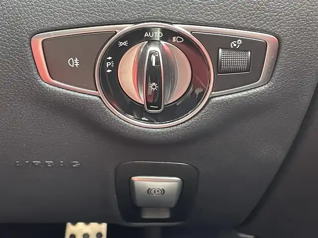 メルセデス・ベンツ Ｅ２００ クーペ スポーツ 東京都 2020(令2)年 2.7万km オブシディアンブラック パノラマルーフ/レザーＰＫＧ/レーダーセーフティＰＫＧ/Ｂｕｒｍｅｓｔｅｒサウンド/メモリー付パワーシート/赤／黒コンビレザー/シートヒーター/ＬＥＤヘッドライト/追従クルコン/ＢＳＭ/ＬＫＡ/ワイヤレス充電/純正OP前後ドラレコ