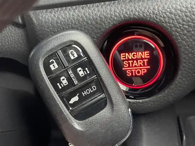 ホンダ ステップワゴン スパーダ 道央・札幌 2023(令5)年 0.4万km クリスタルブラックパール ・ワンオーナー/・寒冷地仕様/・４WD/・DOPギャザーズナビ（LXM-232VFEi）/　CD/DVD/BT/SD/USB/フルセグTV/・ステアリングスイッチ/・バックカメラ/・ビルトインETC/・ホンダセンシング/　CMBS/LKAS/BSM/PKSB/　標識認識/先行車発進告知/・クリアランスソナー/・横滑り防止装置/・アイドリングストップ/・ECON/・ブレーキホールド/・パドルシフト/・パワーバックドア/・両側パワースライドドア/・オートマチックハイビーム/・オートライト/・ヘッドランプレベライザー/・LEDヘッドランプ＆フォグランプ/・ドアミラーウィンカー/・ミラーヒーター/・ハーフレザーシート/・D+N席シートヒーター/・シートバックテーブル/・２列目格納式サンシェード/・純正１６インチAW/・純正フロアマット/・純正ドアバイザー/・プッシュスタート/・スマートキー