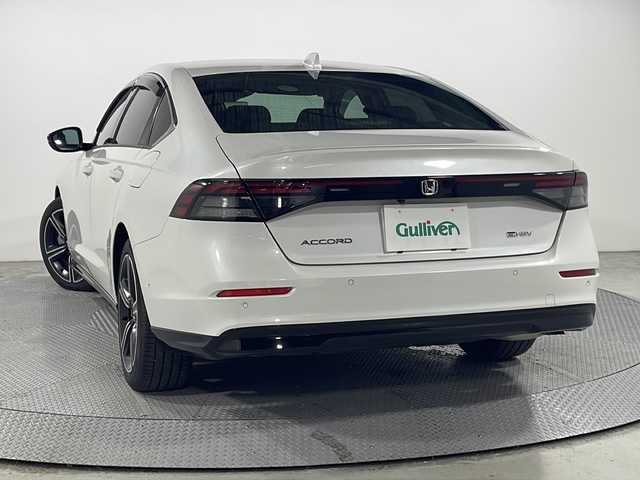ホンダ アコード e:HEV 広島県 2024(令6)年 1.1万km プラチナホワイトパール 12.3型HondaConnectディスプレイ（Googleマップ/フルセグTV/Bluetooth/AppleCarPlay/AndroidAuto）/マルチビューカメラ/BOSEサウンド/黒革シート/パワーシート（運転席/助手席）/ポジションメモリー/シートヒーター（運転席/助手席/後席左右）/ホンダセンシング/・衝突軽減ブレーキ/・誤発進抑制機能/・レーンキープアシスト/・アダプティブクルーズコントロール/・オートハイビーム/・ブラインドスポットモニター/・パーキングセンサー/Hondaパーキングパイロット/LEDヘッドランプ/純正18インチAW/電動パーキングブレーキ/オートブレーキホールド/減速セレクター/ヘッドアップディスプレイ/ETC2.0/ワイヤレス充電/ドライブレコーダー