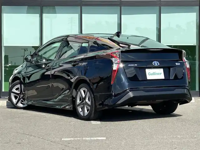 トヨタ プリウス S ツーリングセレクション 和歌山県 2018(平30)年 6.3万km アティチュードブラックマイカ 純正7インチナビ/フルセグTV/Bluetooth/CD/DVD/バックカメラ/ETC/革巻きステアリング/ステアリングスイッチ/レザーシート/前席シートヒーター/LEDヘッドライト/オートライト/モデリスタエアロ/純正17インチAW/ドアバイザー/プッシュスタート/スマートキー