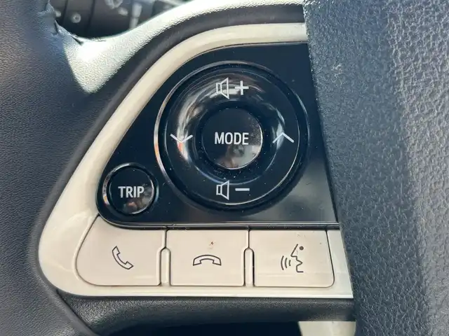 トヨタ プリウス S ツーリングセレクション 和歌山県 2018(平30)年 6.3万km アティチュードブラックマイカ 純正7インチナビ/フルセグTV/Bluetooth/CD/DVD/バックカメラ/ETC/革巻きステアリング/ステアリングスイッチ/レザーシート/前席シートヒーター/LEDヘッドライト/オートライト/モデリスタエアロ/純正17インチAW/ドアバイザー/プッシュスタート/スマートキー