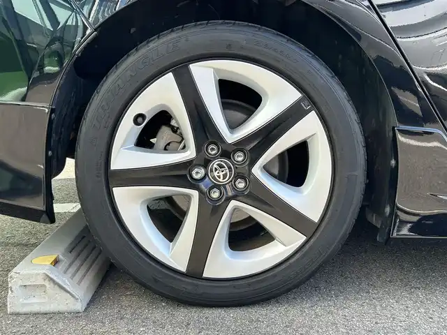 トヨタ プリウス S ツーリングセレクション 和歌山県 2018(平30)年 6.3万km アティチュードブラックマイカ 純正7インチナビ/フルセグTV/Bluetooth/CD/DVD/バックカメラ/ETC/革巻きステアリング/ステアリングスイッチ/レザーシート/前席シートヒーター/LEDヘッドライト/オートライト/モデリスタエアロ/純正17インチAW/ドアバイザー/プッシュスタート/スマートキー