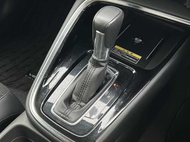 ホンダ ヴェゼル ハイブリッド e:HEV Z 三重県 2022(令4)年 4.7万km プラチナホワイトパール 純正ナビ /バックカメラ /ワイヤレス充電器 /BSM /前後コーナーセンサー /前後ドライブレコーダー/ビルトインETC2.0 /USB給電ポート/ハンドルヒーター /革巻きステアリング/ステアリングスイッチ/ハーフレザーシート/パワーバックドア /レーダークルーズコントロール /レーンキープアシスト/衝突軽減ブレーキ/パドルシフト/純正フロアマット/前席シートヒーター /LEDヘッドライト/オートハイビーム/オートライト/電子パーキング/電動格納ミラー/禁煙車/電動格納ミラー/禁煙車