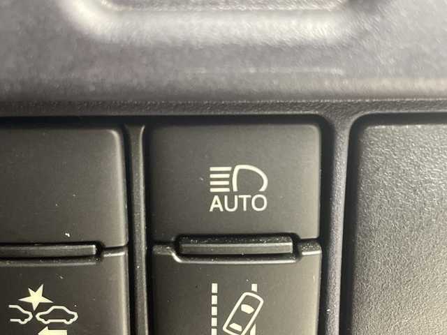 トヨタ ヴォクシー ZS 煌 茨城県 2016(平28)年 6.5万km ホワイトパールクリスタルシャイン 純正９ナビ　バックカメラ　両側電動面スライドドア　ドラレコ　ビルトインＥＴＣ　衝突被害軽減ブレーキ　レーンアシスト　ＬＥＤライト　オートハイビーム　スマートキー　ステアリングスイッチ　禁煙車