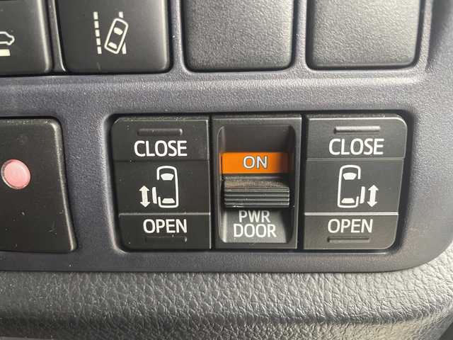 トヨタ ヴォクシー ZS 煌 茨城県 2016(平28)年 6.5万km ホワイトパールクリスタルシャイン 純正９ナビ　バックカメラ　両側電動面スライドドア　ドラレコ　ビルトインＥＴＣ　衝突被害軽減ブレーキ　レーンアシスト　ＬＥＤライト　オートハイビーム　スマートキー　ステアリングスイッチ　禁煙車