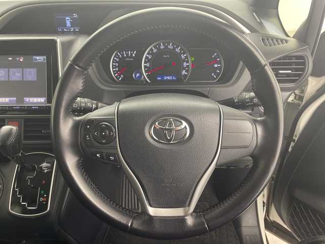 トヨタ ヴォクシー ZS 煌 茨城県 2016(平28)年 6.5万km ホワイトパールクリスタルシャイン 純正９ナビ　バックカメラ　両側電動面スライドドア　ドラレコ　ビルトインＥＴＣ　衝突被害軽減ブレーキ　レーンアシスト　ＬＥＤライト　オートハイビーム　スマートキー　ステアリングスイッチ　禁煙車