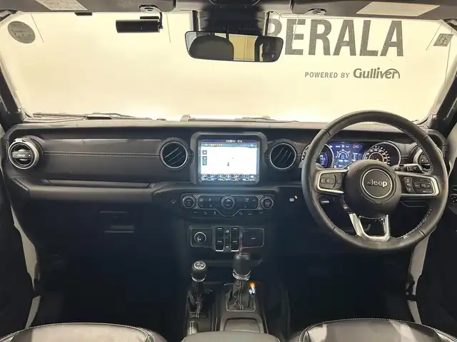 クライスラー・ジープ ラングラー アンリミテッド サハラ 福岡県 2021(令3)年 1.3万km ブライトホワイト ナビ　/フルセグ　/フロント・サイド・バックカメラ　/黒レザーシート　/シートヒーター　/ヒーテッドステアリング　/ＣａｒＰｌａｙ　/ＡＣＣ　/ＢＳＭ　/前後クリアランスソナー　/スマートキー　/ＭＫＷ１７ｉｎｃｈＡＷ