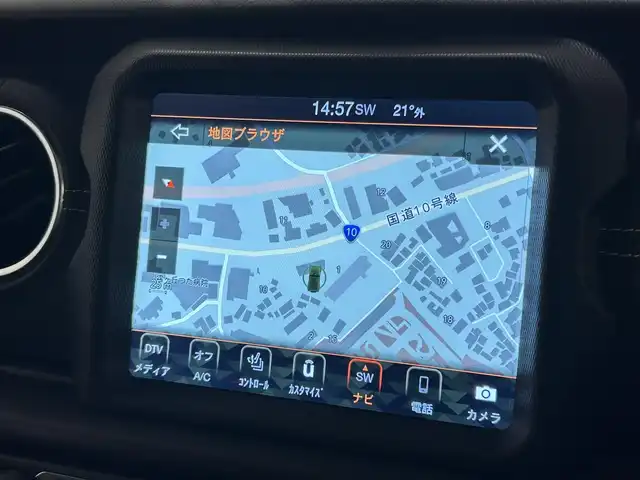 クライスラー・ジープ ラングラー アンリミテッド サハラ 福岡県 2021(令3)年 1.3万km ブライトホワイト ナビ　/フルセグ　/フロント・サイド・バックカメラ　/黒レザーシート　/シートヒーター　/ヒーテッドステアリング　/ＣａｒＰｌａｙ　/ＡＣＣ　/ＢＳＭ　/前後クリアランスソナー　/スマートキー　/ＭＫＷ１７ｉｎｃｈＡＷ