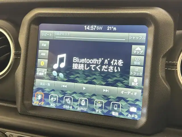 クライスラー・ジープ ラングラー アンリミテッド サハラ 福岡県 2021(令3)年 1.3万km ブライトホワイト ナビ　/フルセグ　/フロント・サイド・バックカメラ　/黒レザーシート　/シートヒーター　/ヒーテッドステアリング　/ＣａｒＰｌａｙ　/ＡＣＣ　/ＢＳＭ　/前後クリアランスソナー　/スマートキー　/ＭＫＷ１７ｉｎｃｈＡＷ