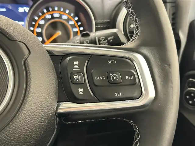 クライスラー・ジープ ラングラー アンリミテッド サハラ 福岡県 2021(令3)年 1.3万km ブライトホワイト ナビ　/フルセグ　/フロント・サイド・バックカメラ　/黒レザーシート　/シートヒーター　/ヒーテッドステアリング　/ＣａｒＰｌａｙ　/ＡＣＣ　/ＢＳＭ　/前後クリアランスソナー　/スマートキー　/ＭＫＷ１７ｉｎｃｈＡＷ