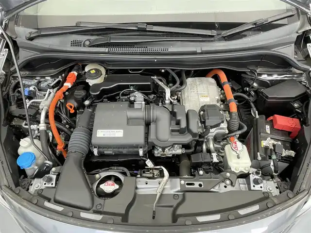 ホンダ フィット e:HEVクロスター 滋賀県 2020(令2)年 3.1万km シャイニンググレーM 純正9インチナビ/【Bluetooth/CD/DVD/フルセグ /USB】/バックカメラ/ホンダセンシング/・衝突軽減ブレーキ〈CMBS〉/・誤発進抑制機能後方誤発進抑制機能/・近距離衝突軽減ブレーキ/・歩行者事故低減ステアリング/・路外逸脱抑制機能/・渋滞追従機能付アダプティブ・クルーズ・コントロール〈ACC〉/・車線維持支援システム〈LKAS〉/・先行車発進お知らせ機能/・標識認識機能/・オートハイビーム/前後ドライブレコーダー/クリアランスソナー/LEDヘッドライト/ETC/電動パーキングブレーキ/ブレーキオートホールド/純正フロアマット/スマートキー