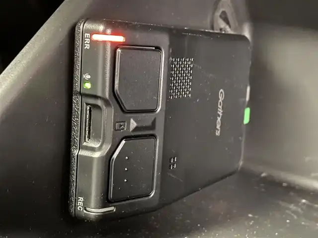 ホンダ フィット e:HEVクロスター 滋賀県 2020(令2)年 3.1万km シャイニンググレーM 純正9インチナビ/【Bluetooth/CD/DVD/フルセグ /USB】/バックカメラ/ホンダセンシング/・衝突軽減ブレーキ〈CMBS〉/・誤発進抑制機能後方誤発進抑制機能/・近距離衝突軽減ブレーキ/・歩行者事故低減ステアリング/・路外逸脱抑制機能/・渋滞追従機能付アダプティブ・クルーズ・コントロール〈ACC〉/・車線維持支援システム〈LKAS〉/・先行車発進お知らせ機能/・標識認識機能/・オートハイビーム/前後ドライブレコーダー/クリアランスソナー/LEDヘッドライト/ETC/電動パーキングブレーキ/ブレーキオートホールド/純正フロアマット/スマートキー