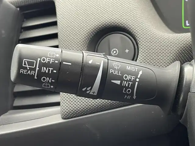 ホンダ フィット e:HEVクロスター 滋賀県 2020(令2)年 3.1万km シャイニンググレーM 純正9インチナビ/【Bluetooth/CD/DVD/フルセグ /USB】/バックカメラ/ホンダセンシング/・衝突軽減ブレーキ〈CMBS〉/・誤発進抑制機能後方誤発進抑制機能/・近距離衝突軽減ブレーキ/・歩行者事故低減ステアリング/・路外逸脱抑制機能/・渋滞追従機能付アダプティブ・クルーズ・コントロール〈ACC〉/・車線維持支援システム〈LKAS〉/・先行車発進お知らせ機能/・標識認識機能/・オートハイビーム/前後ドライブレコーダー/クリアランスソナー/LEDヘッドライト/ETC/電動パーキングブレーキ/ブレーキオートホールド/純正フロアマット/スマートキー