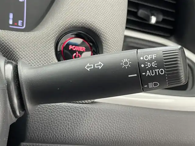 ホンダ フィット e:HEVクロスター 滋賀県 2020(令2)年 3.1万km シャイニンググレーM 純正9インチナビ/【Bluetooth/CD/DVD/フルセグ /USB】/バックカメラ/ホンダセンシング/・衝突軽減ブレーキ〈CMBS〉/・誤発進抑制機能後方誤発進抑制機能/・近距離衝突軽減ブレーキ/・歩行者事故低減ステアリング/・路外逸脱抑制機能/・渋滞追従機能付アダプティブ・クルーズ・コントロール〈ACC〉/・車線維持支援システム〈LKAS〉/・先行車発進お知らせ機能/・標識認識機能/・オートハイビーム/前後ドライブレコーダー/クリアランスソナー/LEDヘッドライト/ETC/電動パーキングブレーキ/ブレーキオートホールド/純正フロアマット/スマートキー