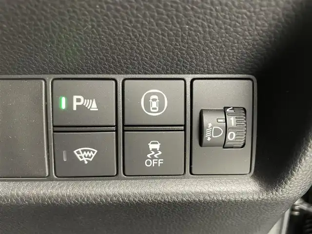 ホンダ フィット e:HEVクロスター 滋賀県 2020(令2)年 3.1万km シャイニンググレーM 純正9インチナビ/【Bluetooth/CD/DVD/フルセグ /USB】/バックカメラ/ホンダセンシング/・衝突軽減ブレーキ〈CMBS〉/・誤発進抑制機能後方誤発進抑制機能/・近距離衝突軽減ブレーキ/・歩行者事故低減ステアリング/・路外逸脱抑制機能/・渋滞追従機能付アダプティブ・クルーズ・コントロール〈ACC〉/・車線維持支援システム〈LKAS〉/・先行車発進お知らせ機能/・標識認識機能/・オートハイビーム/前後ドライブレコーダー/クリアランスソナー/LEDヘッドライト/ETC/電動パーキングブレーキ/ブレーキオートホールド/純正フロアマット/スマートキー