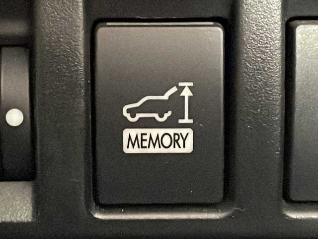 スバル フォレスター X－ブレイク 広島県 2018(平30)年 4.1万km クリスタルホワイトP 純正8型ナビ/X-MODE（ヒルディセントコントロール付）/パワーバックドア/パワーシート（運転席ポジションメモリー付）/シートヒーター（前席/後席）/ステアリングヒーター/サイド/バックカメラ/アイサイト/・プリクラッシュブレーキ/・レーンキープアシスト/・レーダークルーズコントロール/・誤発進抑制機能/LEDヘッドランプ/純正17インチAW/電動パーキングブレーキ/オートブレーキホールド/パドルシフト/ETC