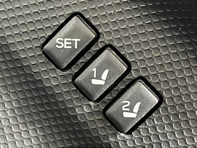 スバル フォレスター X－ブレイク 広島県 2018(平30)年 4.1万km クリスタルホワイトP 純正8型ナビ/X-MODE（ヒルディセントコントロール付）/パワーバックドア/パワーシート（運転席ポジションメモリー付）/シートヒーター（前席/後席）/ステアリングヒーター/サイド/バックカメラ/アイサイト/・プリクラッシュブレーキ/・レーンキープアシスト/・レーダークルーズコントロール/・誤発進抑制機能/LEDヘッドランプ/純正17インチAW/電動パーキングブレーキ/オートブレーキホールド/パドルシフト/ETC