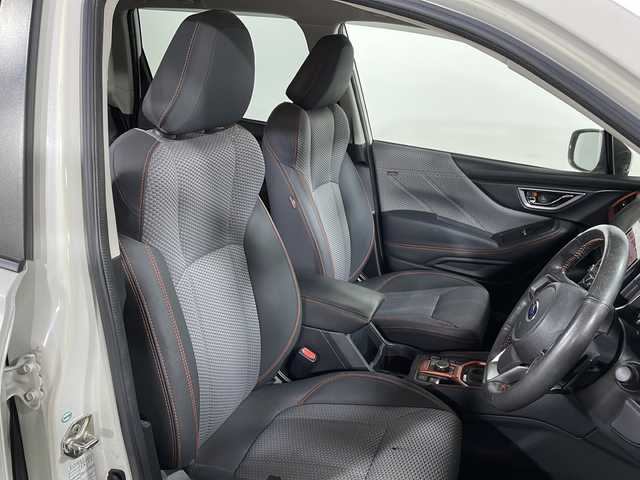 スバル フォレスター X－ブレイク 広島県 2018(平30)年 4.1万km クリスタルホワイトP 純正8型ナビ/X-MODE（ヒルディセントコントロール付）/パワーバックドア/パワーシート（運転席ポジションメモリー付）/シートヒーター（前席/後席）/ステアリングヒーター/サイド/バックカメラ/アイサイト/・プリクラッシュブレーキ/・レーンキープアシスト/・レーダークルーズコントロール/・誤発進抑制機能/LEDヘッドランプ/純正17インチAW/電動パーキングブレーキ/オートブレーキホールド/パドルシフト/ETC