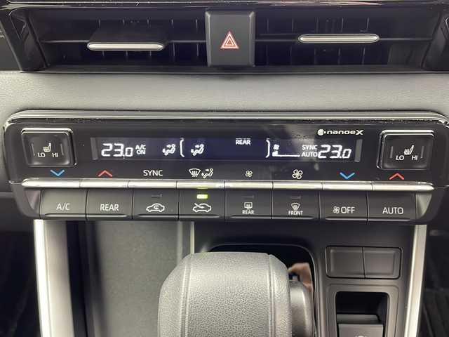 トヨタ ノア S－G 大阪府 2024(令6)年 2.4万km アティチュードブラックマイカ モデリスタエアロ/純正10.5型ディスプレイオーディオナビ/【フルセグTV/AM/FM/CD/DVD/BT/USB/HDMI】/快適利便パッケージ(mid)/・ハンズフリーパワースライドドア/・左右独立フロント＋リアエアコン/・D/N席シートヒーター/・独立センターコンソール/・nanoe/TVキャンセラー/バックカメラ/両側パワースライドドア/ToyotaSafetySense/・プリクラッシュセーフティ/・レーントレーシングアシスト＋レーンディパーチャーアラート/・レーダークルーズコントロール/・アダプティブハイビームシステム/・ロードサインアシスト/・ドライバー異常時対応システム/・プロアクティブドライビングアシスト/・発進遅れ告知機能/パーキングサポートブレーキ/車両接近通報装置/アイドリングストップ/オートホールド/ビルトインETC2.0/WAC/後席サンシェード/純正16インチAW/純正フロアマット/スマートキー/サマータイヤ積込み