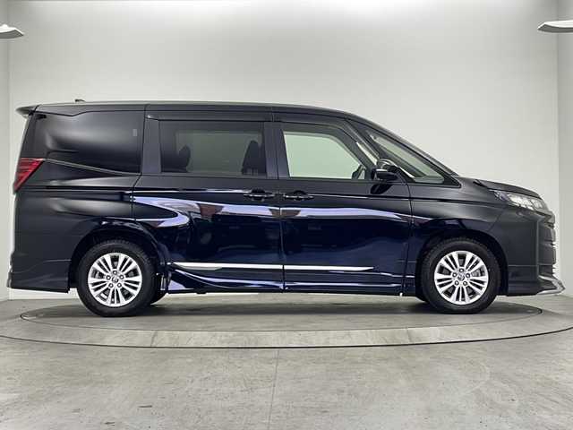 トヨタ ノア S－G 大阪府 2024(令6)年 2.4万km アティチュードブラックマイカ モデリスタエアロ/純正10.5型ディスプレイオーディオナビ/【フルセグTV/AM/FM/CD/DVD/BT/USB/HDMI】/快適利便パッケージ(mid)/・ハンズフリーパワースライドドア/・左右独立フロント＋リアエアコン/・D/N席シートヒーター/・独立センターコンソール/・nanoe/TVキャンセラー/バックカメラ/両側パワースライドドア/ToyotaSafetySense/・プリクラッシュセーフティ/・レーントレーシングアシスト＋レーンディパーチャーアラート/・レーダークルーズコントロール/・アダプティブハイビームシステム/・ロードサインアシスト/・ドライバー異常時対応システム/・プロアクティブドライビングアシスト/・発進遅れ告知機能/パーキングサポートブレーキ/車両接近通報装置/アイドリングストップ/オートホールド/ビルトインETC2.0/WAC/後席サンシェード/純正16インチAW/純正フロアマット/スマートキー/サマータイヤ積込み