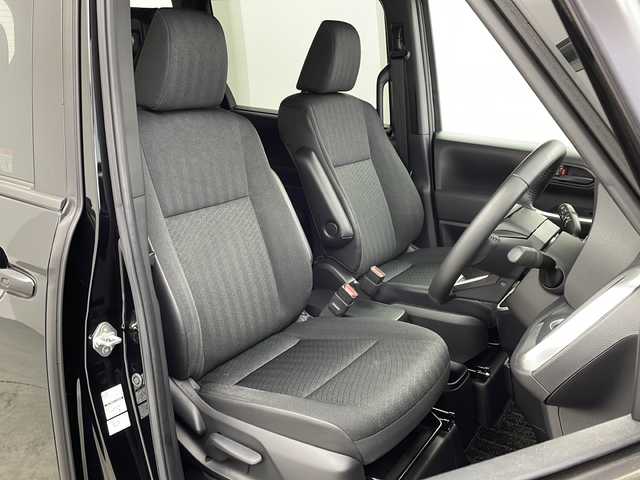 トヨタ ノア S－G 大阪府 2024(令6)年 2.4万km アティチュードブラックマイカ モデリスタエアロ/純正10.5型ディスプレイオーディオナビ/【フルセグTV/AM/FM/CD/DVD/BT/USB/HDMI】/快適利便パッケージ(mid)/・ハンズフリーパワースライドドア/・左右独立フロント＋リアエアコン/・D/N席シートヒーター/・独立センターコンソール/・nanoe/TVキャンセラー/バックカメラ/両側パワースライドドア/ToyotaSafetySense/・プリクラッシュセーフティ/・レーントレーシングアシスト＋レーンディパーチャーアラート/・レーダークルーズコントロール/・アダプティブハイビームシステム/・ロードサインアシスト/・ドライバー異常時対応システム/・プロアクティブドライビングアシスト/・発進遅れ告知機能/パーキングサポートブレーキ/車両接近通報装置/アイドリングストップ/オートホールド/ビルトインETC2.0/WAC/後席サンシェード/純正16インチAW/純正フロアマット/スマートキー/サマータイヤ積込み