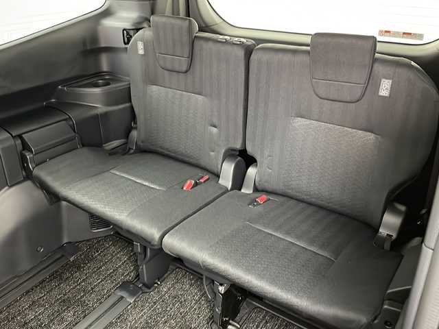 トヨタ ノア S－G 大阪府 2024(令6)年 2.4万km アティチュードブラックマイカ モデリスタエアロ/純正10.5型ディスプレイオーディオナビ/【フルセグTV/AM/FM/CD/DVD/BT/USB/HDMI】/快適利便パッケージ(mid)/・ハンズフリーパワースライドドア/・左右独立フロント＋リアエアコン/・D/N席シートヒーター/・独立センターコンソール/・nanoe/TVキャンセラー/バックカメラ/両側パワースライドドア/ToyotaSafetySense/・プリクラッシュセーフティ/・レーントレーシングアシスト＋レーンディパーチャーアラート/・レーダークルーズコントロール/・アダプティブハイビームシステム/・ロードサインアシスト/・ドライバー異常時対応システム/・プロアクティブドライビングアシスト/・発進遅れ告知機能/パーキングサポートブレーキ/車両接近通報装置/アイドリングストップ/オートホールド/ビルトインETC2.0/WAC/後席サンシェード/純正16インチAW/純正フロアマット/スマートキー/サマータイヤ積込み