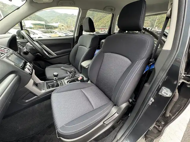 スバル フォレスター 2．0i－L 愛媛県 2015(平27)年 13.9万km ダークグレーメタリック ６速ＭＴ　ワンオーナー　禁煙車　シートヒーター　カロッツェリアナビ　フルセグＴＶ　Ｂｌｕｅｔｏｏｔｈ　バックカメラ　ＥＴＣ　クルーズコントロール