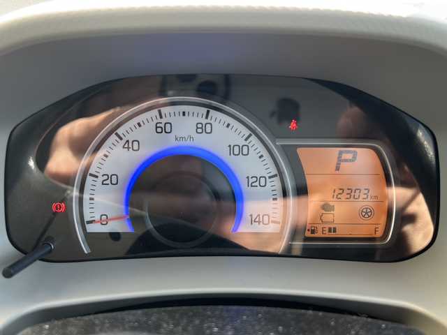 スズキ アルト S 愛知県 2021(令3)年 1.3万km シルキーシルバーメタリック 登録時走行距離12303キロ/純正オーディオ/純正フロアマット/純正ドアバイザー/パーキングアシスト/アイドリングストップ/シートヒーター/レーンキープアシスト/オートライト/リモコンキー/取扱説明書