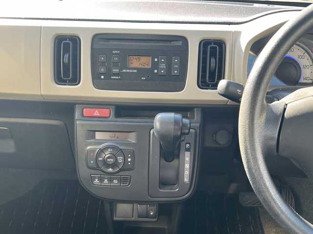 スズキ アルト S 愛知県 2021(令3)年 1.3万km シルキーシルバーメタリック 登録時走行距離12303キロ/純正オーディオ/純正フロアマット/純正ドアバイザー/パーキングアシスト/アイドリングストップ/シートヒーター/レーンキープアシスト/オートライト/リモコンキー/取扱説明書