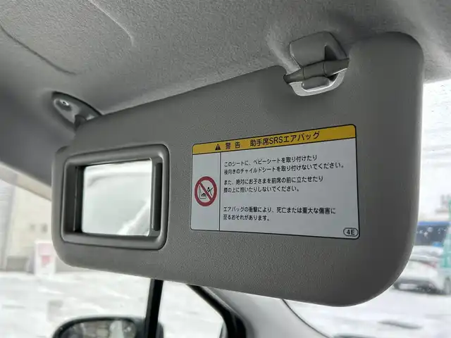 トヨタ ヴィッツ U 道東・釧路十勝 2011(平23)年 7.2万km ホワイトパールクリスタルシャイン 4WD/寒冷地仕様/純正ナビ/・FM AM CD ワンセグTV/前後ドライブレコーダー/シートヒーター/保証書/取扱説明書/スペアキー/エンジンスターター/プッシュスタート/電格ミラー/フロアマット/ドアバイザー/革巻きステアリング/ワイパーデザイアー