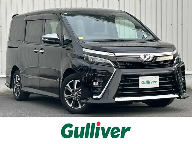トヨタ ヴォクシー ZS 煌Ⅱ 神奈川県 2020(令2)年 5万km ブラック ・純正１０インチナビ　/・純正バックカメラ　/・純正ＥＴＣ　/・Ｂｌｕｅｔｏｏｔｈ　/・ＤＶＤ　ＣＤ　/・フルセグＴＶ　/・ＨＤＭＩ入力端子　/・６スピーカー/・両側パワースライドドア　/・純正ＬＥＤヘッドライト　/・フォグランプ　/・トヨタセーフティーセンス/・サイドバイザー/・スマートキー/・プッシュスタート/・純正フロアマット/・インテリジェントクリアランスソナー/・リヤオートエアコン