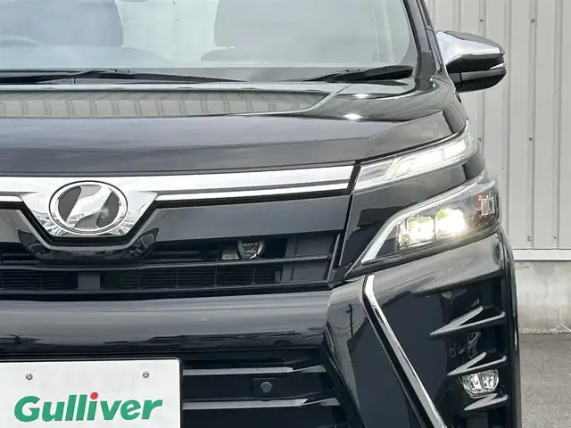 トヨタ ヴォクシー ZS 煌Ⅱ 神奈川県 2020(令2)年 5万km ブラック ・純正１０インチナビ　/・純正バックカメラ　/・純正ＥＴＣ　/・Ｂｌｕｅｔｏｏｔｈ　/・ＤＶＤ　ＣＤ　/・フルセグＴＶ　/・ＨＤＭＩ入力端子　/・６スピーカー/・両側パワースライドドア　/・純正ＬＥＤヘッドライト　/・フォグランプ　/・トヨタセーフティーセンス/・サイドバイザー/・スマートキー/・プッシュスタート/・純正フロアマット/・インテリジェントクリアランスソナー/・リヤオートエアコン