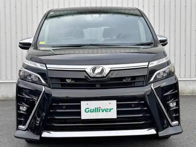 トヨタ ヴォクシー ZS 煌Ⅱ 神奈川県 2020(令2)年 5万km ブラック ・純正１０インチナビ　/・純正バックカメラ　/・純正ＥＴＣ　/・Ｂｌｕｅｔｏｏｔｈ　/・ＤＶＤ　ＣＤ　/・フルセグＴＶ　/・ＨＤＭＩ入力端子　/・６スピーカー/・両側パワースライドドア　/・純正ＬＥＤヘッドライト　/・フォグランプ　/・トヨタセーフティーセンス/・サイドバイザー/・スマートキー/・プッシュスタート/・純正フロアマット/・インテリジェントクリアランスソナー/・リヤオートエアコン