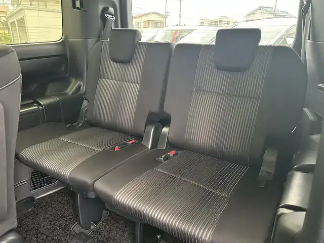 トヨタ ヴォクシー ZS 煌Ⅱ 神奈川県 2020(令2)年 5万km ブラック ・純正１０インチナビ　/・純正バックカメラ　/・純正ＥＴＣ　/・Ｂｌｕｅｔｏｏｔｈ　/・ＤＶＤ　ＣＤ　/・フルセグＴＶ　/・ＨＤＭＩ入力端子　/・６スピーカー/・両側パワースライドドア　/・純正ＬＥＤヘッドライト　/・フォグランプ　/・トヨタセーフティーセンス/・サイドバイザー/・スマートキー/・プッシュスタート/・純正フロアマット/・インテリジェントクリアランスソナー/・リヤオートエアコン
