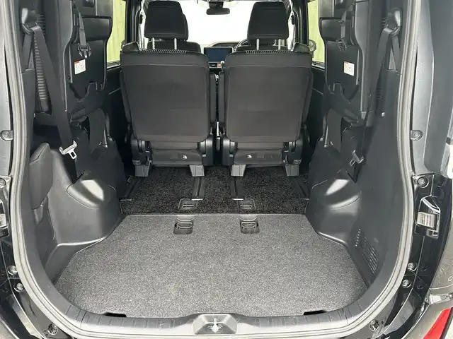 トヨタ ヴォクシー ZS 煌Ⅱ 神奈川県 2020(令2)年 5万km ブラック ・純正１０インチナビ　/・純正バックカメラ　/・純正ＥＴＣ　/・Ｂｌｕｅｔｏｏｔｈ　/・ＤＶＤ　ＣＤ　/・フルセグＴＶ　/・ＨＤＭＩ入力端子　/・６スピーカー/・両側パワースライドドア　/・純正ＬＥＤヘッドライト　/・フォグランプ　/・トヨタセーフティーセンス/・サイドバイザー/・スマートキー/・プッシュスタート/・純正フロアマット/・インテリジェントクリアランスソナー/・リヤオートエアコン