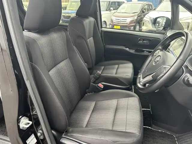 トヨタ ヴォクシー ZS 煌Ⅱ 神奈川県 2020(令2)年 5万km ブラック ・純正１０インチナビ　/・純正バックカメラ　/・純正ＥＴＣ　/・Ｂｌｕｅｔｏｏｔｈ　/・ＤＶＤ　ＣＤ　/・フルセグＴＶ　/・ＨＤＭＩ入力端子　/・６スピーカー/・両側パワースライドドア　/・純正ＬＥＤヘッドライト　/・フォグランプ　/・トヨタセーフティーセンス/・サイドバイザー/・スマートキー/・プッシュスタート/・純正フロアマット/・インテリジェントクリアランスソナー/・リヤオートエアコン