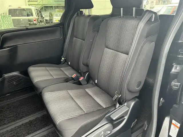 トヨタ ヴォクシー ZS 煌Ⅱ 神奈川県 2020(令2)年 5万km ブラック ・純正１０インチナビ　/・純正バックカメラ　/・純正ＥＴＣ　/・Ｂｌｕｅｔｏｏｔｈ　/・ＤＶＤ　ＣＤ　/・フルセグＴＶ　/・ＨＤＭＩ入力端子　/・６スピーカー/・両側パワースライドドア　/・純正ＬＥＤヘッドライト　/・フォグランプ　/・トヨタセーフティーセンス/・サイドバイザー/・スマートキー/・プッシュスタート/・純正フロアマット/・インテリジェントクリアランスソナー/・リヤオートエアコン