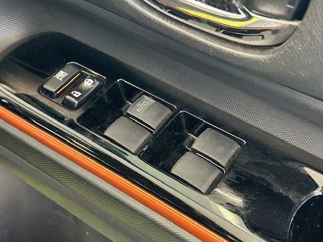 トヨタ アクア X－URBAN 静岡県 2015(平27)年 8.3万km フレッシュグリーンマイカメタリック (株)IDOMが運営する【じしゃロン浜松店】の自社ローン専用車両になりますこちらは現金またはオートローンご利用時の価格です。自社ローンご希望の方は別途その旨お申付け下さい/純正オーディオ/社外ポータブルナビ（GN-GP745VD)/ワンセグテレビ/スマートキー/プッシュスタート/ETC