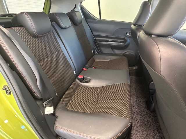 トヨタ アクア X－URBAN 静岡県 2015(平27)年 8.3万km フレッシュグリーンマイカメタリック (株)IDOMが運営する【じしゃロン浜松店】の自社ローン専用車両になりますこちらは現金またはオートローンご利用時の価格です。自社ローンご希望の方は別途その旨お申付け下さい/純正オーディオ/社外ポータブルナビ（GN-GP745VD)/ワンセグテレビ/スマートキー/プッシュスタート/ETC