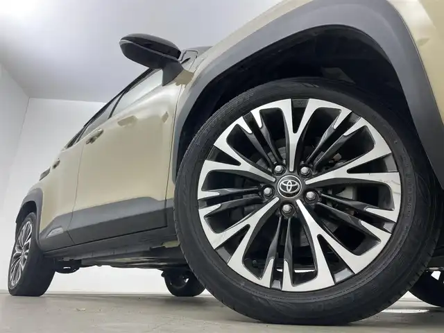 トヨタ ヤリスクロス ハイブリッド Z 岡山県 2021(令3)年 4.9万km ブラックマイカ/ベージュ 2トーン 純正メモリナビゲーション		/【フルセグ/Bluetooth/MSP】		/バックカメラ		/純正18inアルミホイール+サマータイヤ：装着		/レーダークルーズコントロール		/ビルトインETC		/LEDヘッドライト（AUTO機能付き）		/シートヒーター	/ステアリングヒーター	/横滑り防止機能		/衝突軽減システム		/車線逸脱防止システム				/スマートキー		/ステアリングスイッチ		/プッシュスタート		/コーナーセンサー		/フロアマット