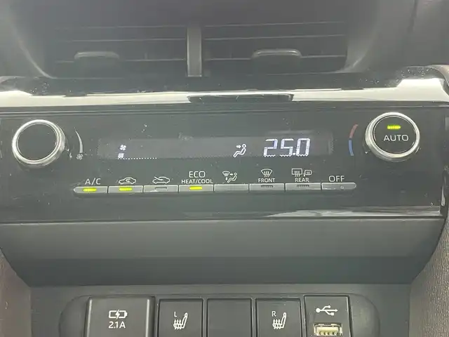 トヨタ ヤリスクロス ハイブリッド Z 岡山県 2021(令3)年 4.9万km ブラックマイカ/ベージュ 2トーン 純正メモリナビゲーション		/【フルセグ/Bluetooth/MSP】		/バックカメラ		/純正18inアルミホイール+サマータイヤ：装着		/レーダークルーズコントロール		/ビルトインETC		/LEDヘッドライト（AUTO機能付き）		/シートヒーター	/ステアリングヒーター	/横滑り防止機能		/衝突軽減システム		/車線逸脱防止システム				/スマートキー		/ステアリングスイッチ		/プッシュスタート		/コーナーセンサー		/フロアマット